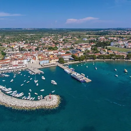 4 Bedroom Beautiful In Holiday home Jursici
