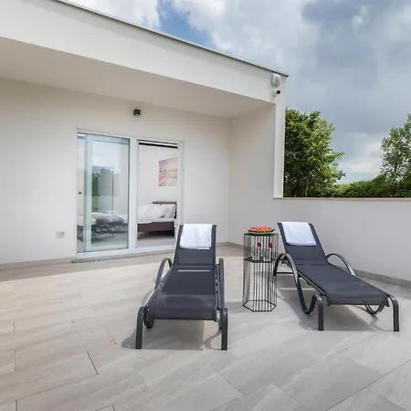 4 Bedroom Beautiful In Holiday home