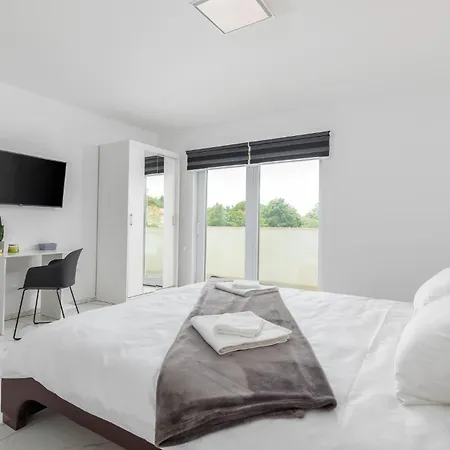Holiday home 4 Bedroom Beautiful In Jursici