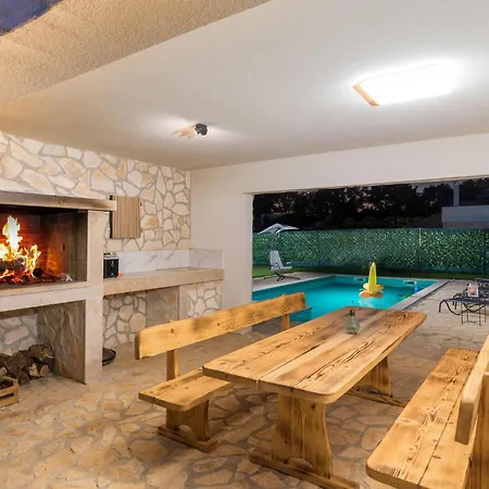 4 Bedroom Beautiful In Holiday home
