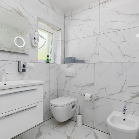 4 Bedroom Beautiful In Holiday home *