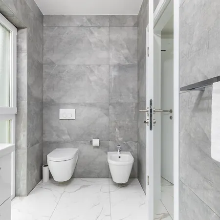 4 Bedroom Beautiful In Jursici