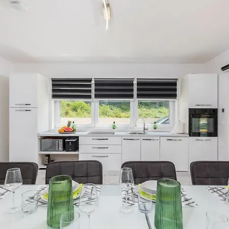 Holiday home 4 Bedroom Beautiful In *
